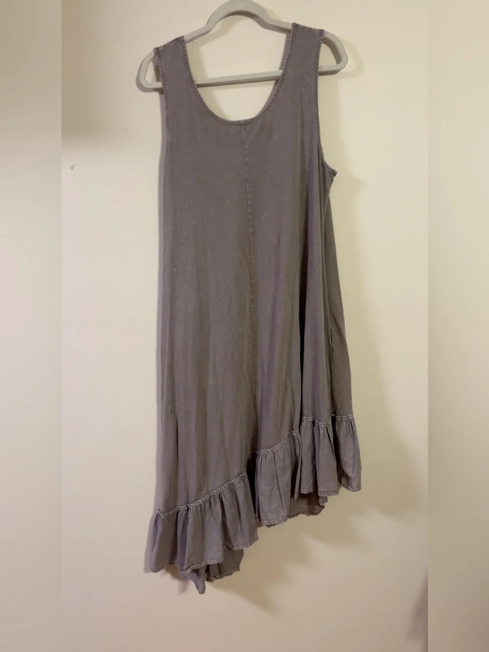 easel Scoop Neck Sleeveless Asymmetrical Ruffle Hem Dress in Mauve Gray